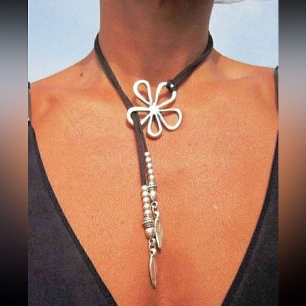 Silver flower necklace  #1014